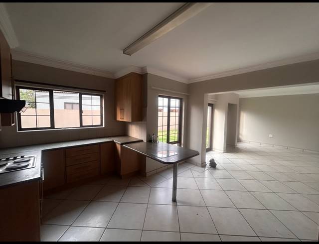 5 BEDROOM HOUSE FOR SALE IN VANDERBIJLPARK SE 8